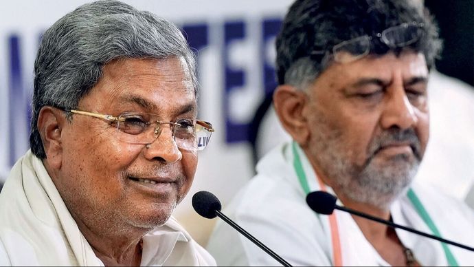 कर्नाटक के मुख्यमंत्री सिद्धारमैया के साथ उपमुख्यमंत्री डी.के. शिवकुमार