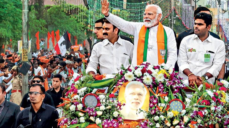 चेन्नई में 9 अप्रैल को रोड शो के दौरान प्रधानमंत्री नरेंद्र मोदी और तमिलनाडु भाजपा प्रमुख के. अन्नामलै