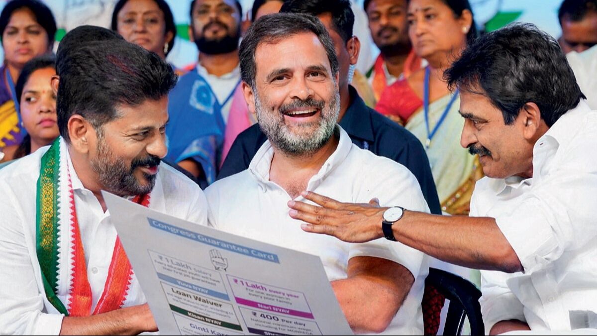 हैदराबाद में 6 अप्रैल को राहुल गांधी सीएम रेवंत रेड्डी और कांग्रेस महासचिव के.सी वेणुगोपाल के साथ पार्टी घोषणापत्र जारी करने के मौके पर