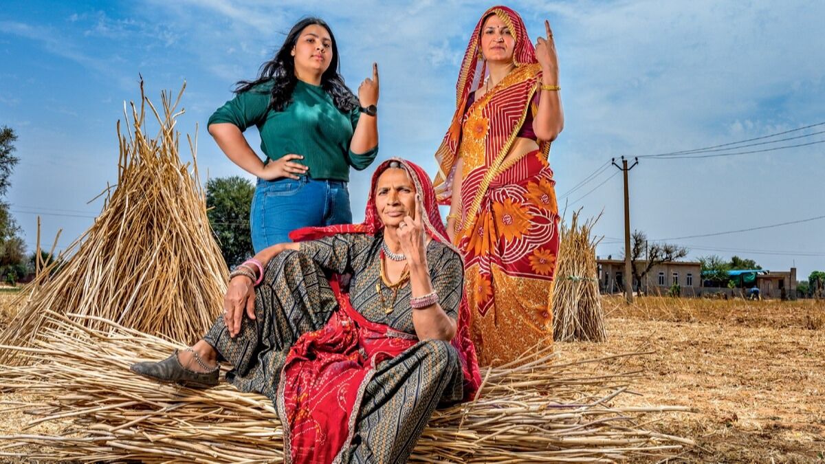 मानसी चौधरी,अदिति चौधरी और मोहिनी देवी