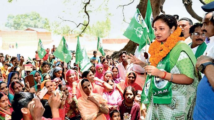 गांडेय में 20 मई को होने वाले उपचुनाव के लिए 3 मई को प्रचार करतीं कल्पना सोरेन