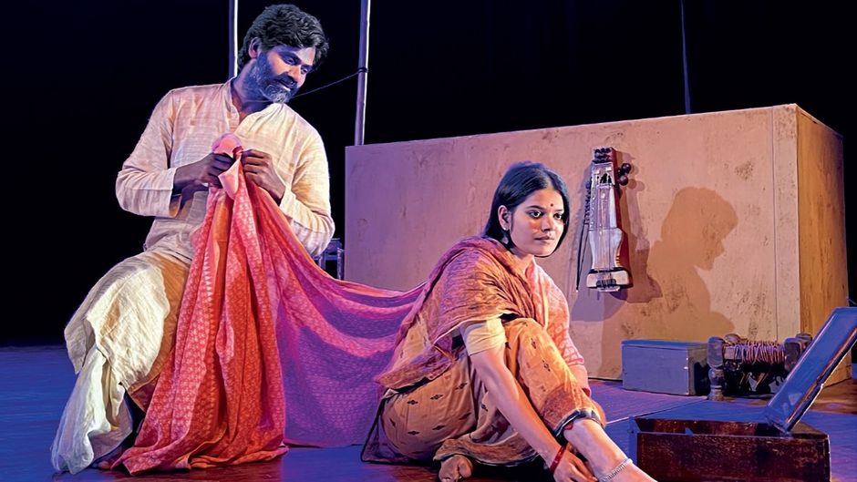 बंद गली का आखिरी मकान के एक दृश्य में आलोक रंजन और शिल्पा भारती