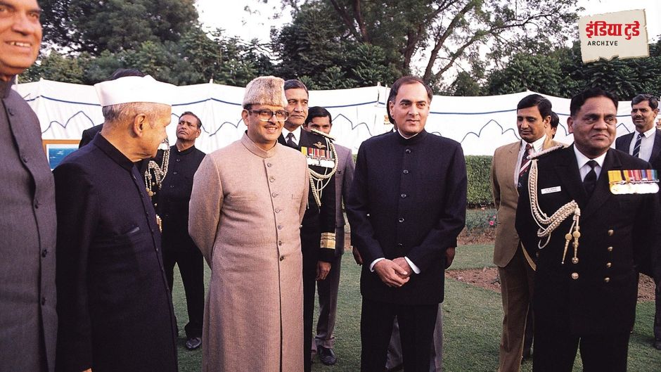 राजीव गांधी के साथ वीपी सिंह, 1989