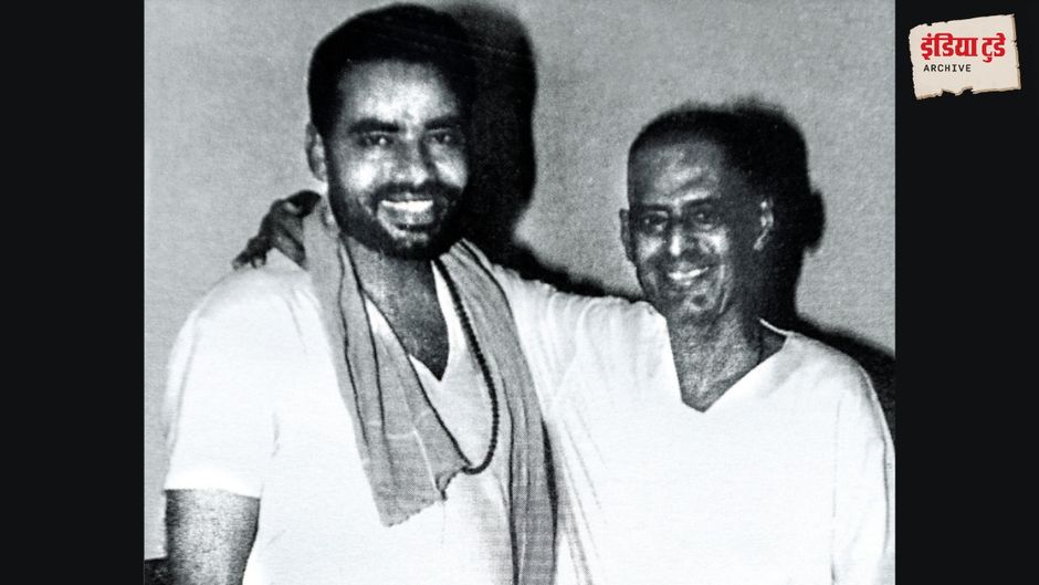 अस्सी के दशक में निधन से कुछ वक्त पहले नरेंद्र मोदी के साथ लक्षमणराव इनामदार/इंडिया टुडे मैगजीन