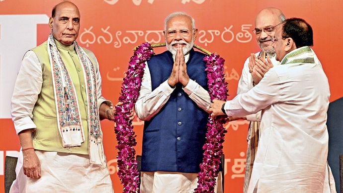 (बाएं से) राजनाथ सिंह, पीएम मोदी, अमित शाह और जे.पी. नड्डा 4 जून को भाजपा पार्टी मुख्यालय में