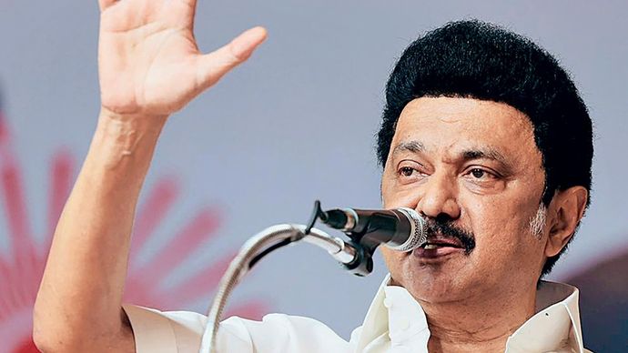 तमिलनाडु के मुख्यमंत्री एमके स्टालिन एक सभा के दौरान