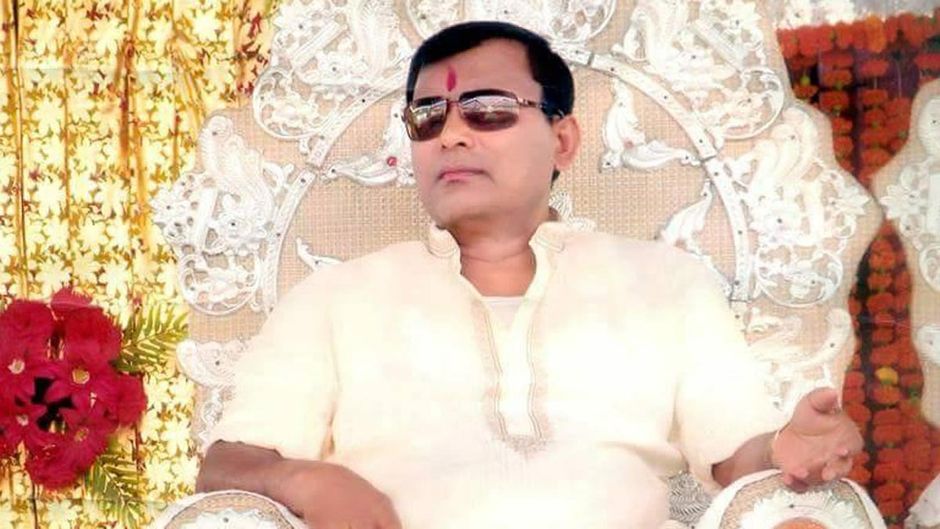 डील-डाल के साथ चश्मा पहने नारायण साकार हरि उर्फ भोले बाबा
