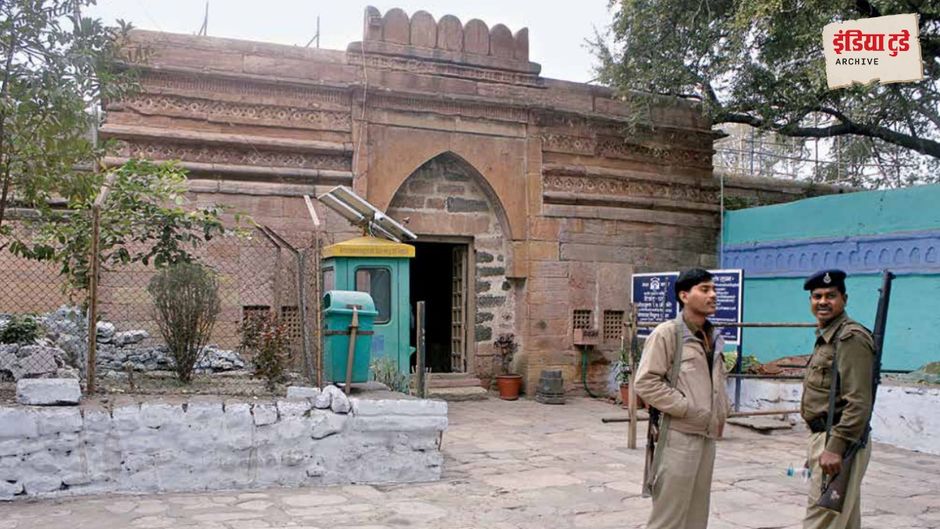 मध्य प्रदेश के धार स्थित भोजशाला का गेट/इंडिया टुडे मैगजीन