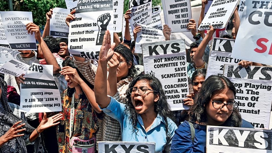 यूजीसी-नेट परीक्षा लीक और रद्द होने से नाराज छात्रों का आक्रोश