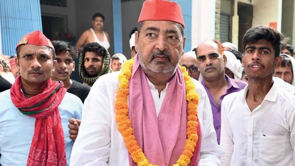 वीरेंद्र सिंह, 65 वर्ष, सपा सांसद, चंदौली, यूपी