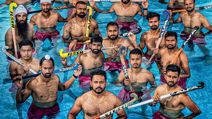 भारतीय हॉकी टीम के खिलाड़ी बेंगलुरु स्थित स्पोर्ट्स अथॉरिटी ऑफ इंडिया के अभ्यास परिसर में