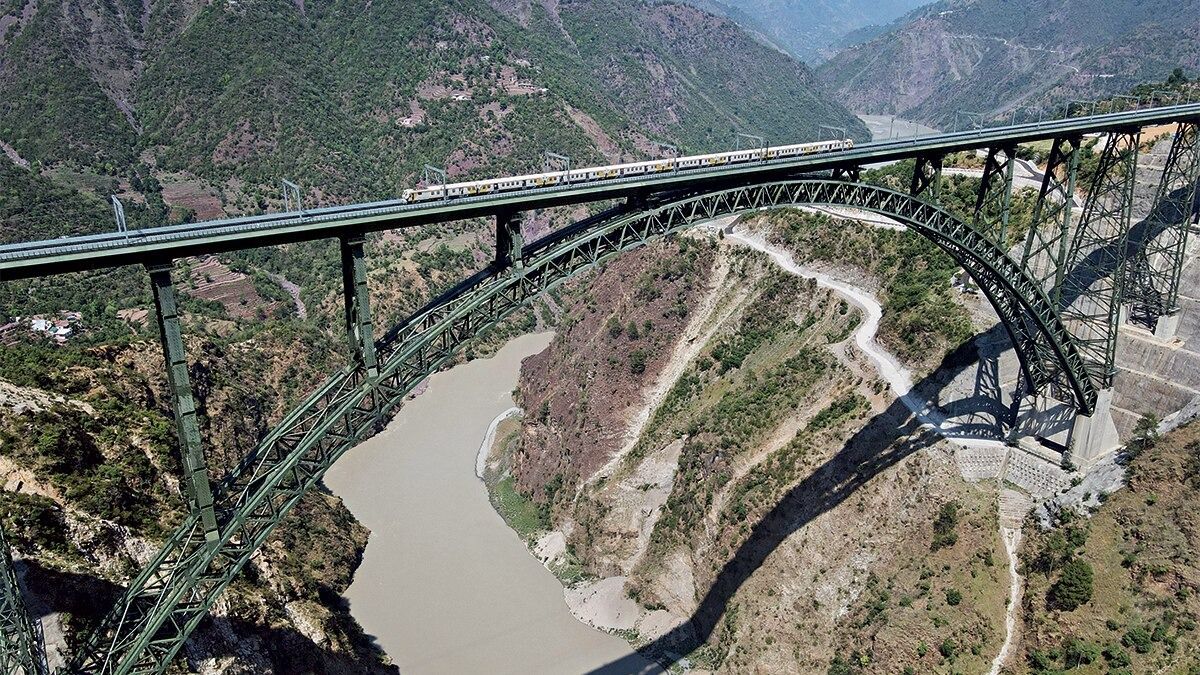 जम्मू क्षेत्र की अंजी नदी पर भारत का पहला केबलस्टेड रेलवे पुल