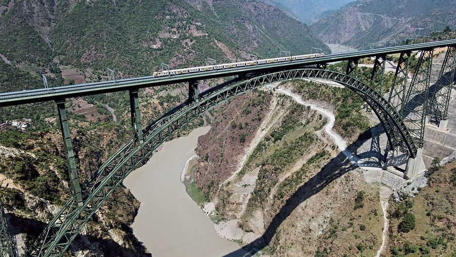 जम्मू क्षेत्र की अंजी नदी पर भारत का पहला केबलस्टेड रेलवे पुल
