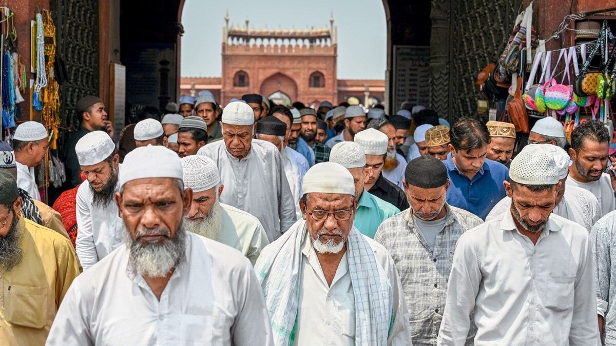 विपक्षी नेताओं का दावा है कि ये संशोधन मुस्लिम समुदाय की अपने धार्मिक मामलों का प्रबंधन करने की स्वायत्तता को कमजोर करते हैं