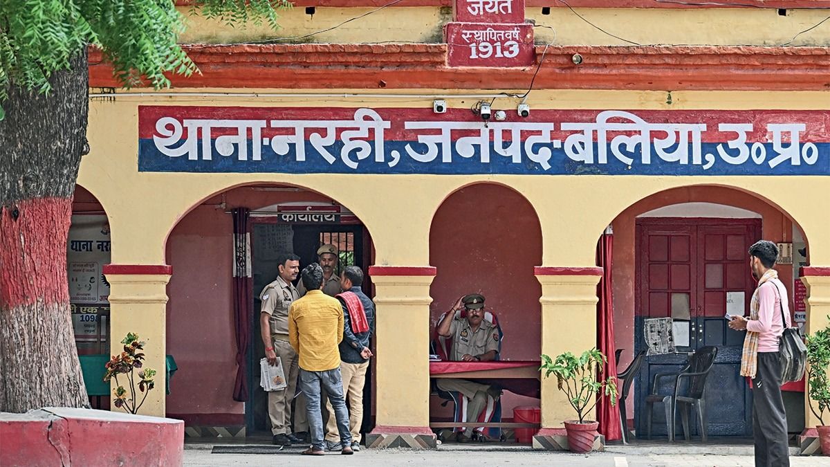 बलिया से बक्सर जाने वाले मार्ग पर मौजूद अवैध वसूली का केंद्र नरही थाना