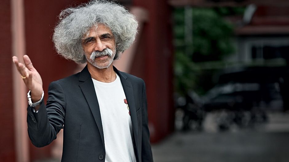 मकरंद देशपांडे, अभिनेता व नाटककार