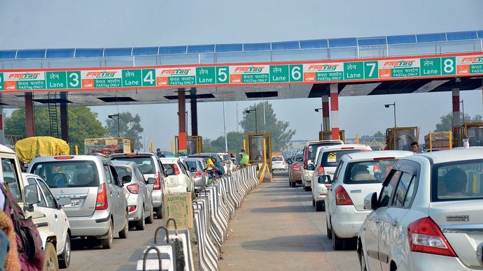 जीएनएसएस-आधारित टोल व्यवस्था के बाद टोल प्लाजा के पास ऐसे नजारे नहीं दिखेंगे