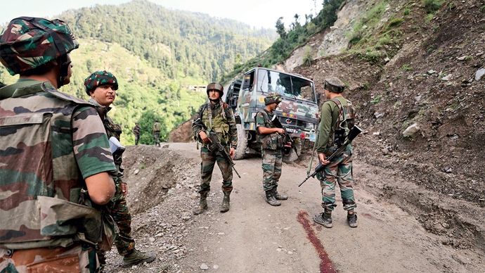 कठुआ में 9 जुलाई को सेना के काफिले पर घात लगाकर किए गए हमले के बाद आतंकवाद निरोधी कार्रवाई में जुटे सुरक्षा बल