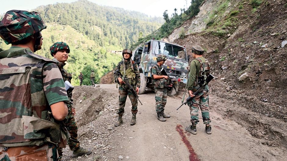 कठुआ में 9 जुलाई को सेना के काफिले पर घात लगाकर किए गए हमले के बाद आतंकवाद निरोधी कार्रवाई में जुटे सुरक्षा बल