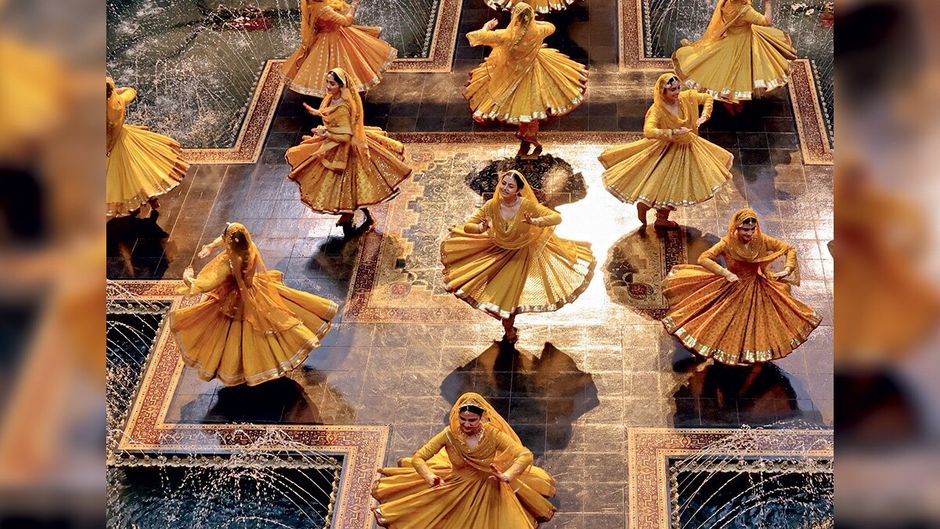 संजय लीला भंसाली के डायरेक्शन में बनी वेब-सीरीज हीरामंडी का एक दृश्य