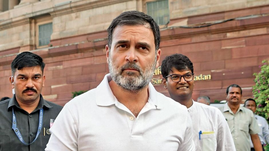 राहुल गांधी 5 अगस्त को संसद भवन के बाहर