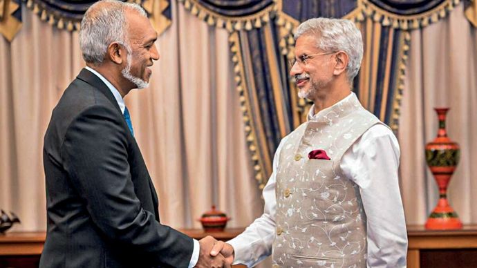 मालदीव के राष्ट्रपति मोहम्मद मोइज्जू से माले में 11 अगस्त को मुलाकात करते विदेश मंत्री एस. जयशंकर