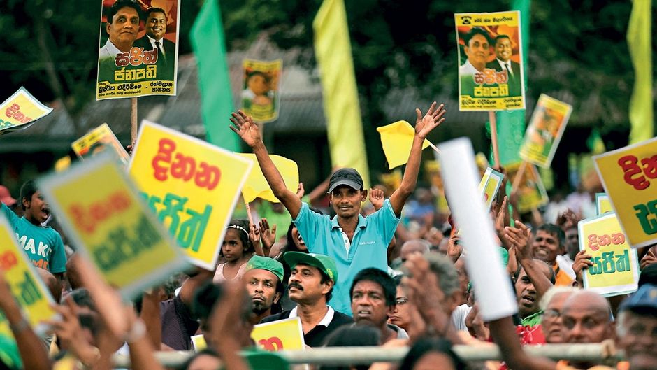 एसजेपी के पार्टी कार्यकर्ता 22 अगस्त को रैली में एस. प्रेमदास का स्वागत करते हुए