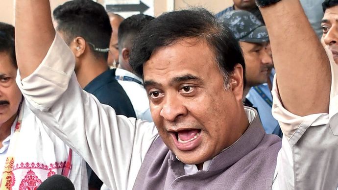 गुवाहाटी में 21 अगस्त को मीडिया से बातचीत करते असम के मुख्यमंत्री हेमंत बिस्व सरमा