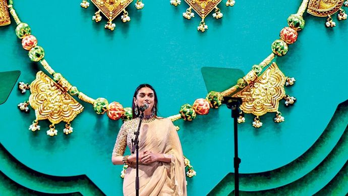 नई दिल्ली में 27 जुलाई को उद्घाटन में इंद्रिय ब्रांड की एंबेसडर अभिनेत्री अदिति राव हैदरी