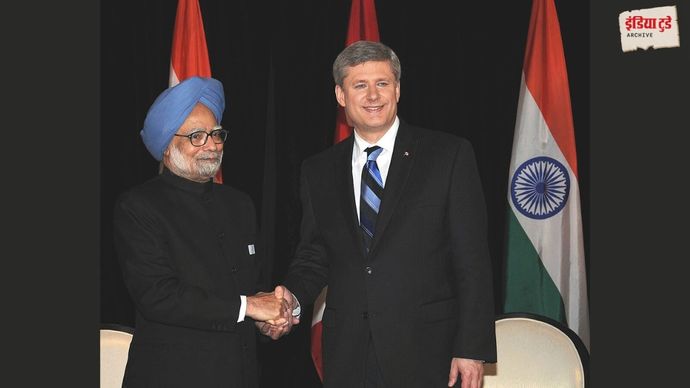 डॉ. मनमोहन सिंह 27 जून, 2010 को टोरंटो, कनाडा में कनाडा के प्रधानमंत्री स्टीफन हार्पर के साथ/पीआईबी, भारत सरकार