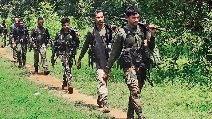 बस्तर में थुलथुली के पास मुठभेड़ के बाद 5 अक्टूबर को वापस लौटते सुरक्षा बल के जवान