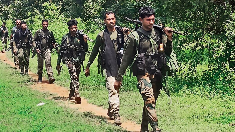 बस्तर में थुलथुली के पास मुठभेड़ के बाद 5 अक्टूबर को वापस लौटते सुरक्षा बल के जवान