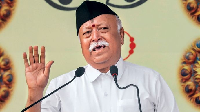 आरएसएस प्रमुख मोहन भागवत 12 अक्टूबर को अपना विजयदशमी भाषण देते हुए