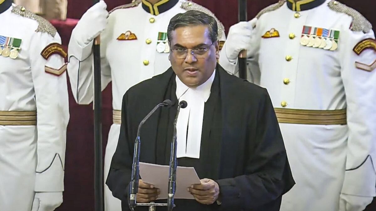 नए सीजेआई संजीव खन्ना ने सोमवार को राष्ट्रपति भवन में शपथ ली