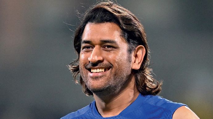 एम.एस. धोनी, 43 वर्ष, भारतीय क्रिकेटर