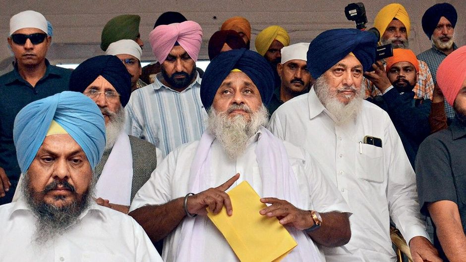 शिरोमणि अकाली दल के प्रमुख सुखबीर सिंह बादल 13 नवंबर को अमृतसर के अकाल तख्त में