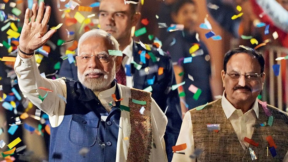 महाराष्ट्र में जीत के बाद पीएम मोदी और भाजपा अध्यक्ष जे.पी. नड्डा दिल्ली स्थित पार्टी मुख्यालय में