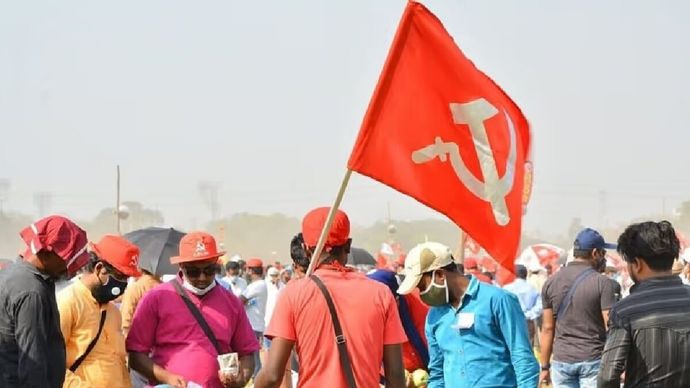 सीपीआई(एम) की रैली में एक कार्यकर्ता (फाइल फोटो)
