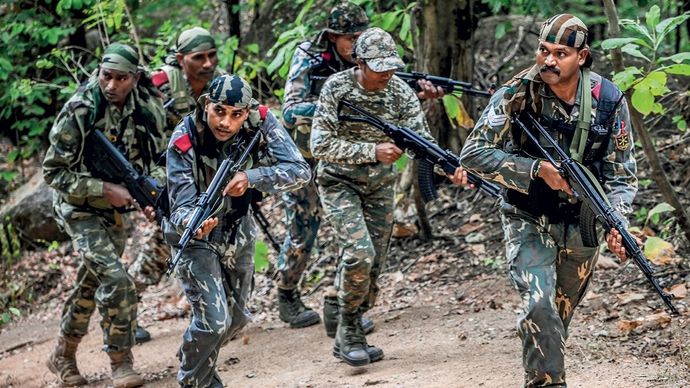 कांकेर के जंगल में 1 दिसंबर को छत्तीसगढ़ पुलिस के जवान गश्त लगाते हुए