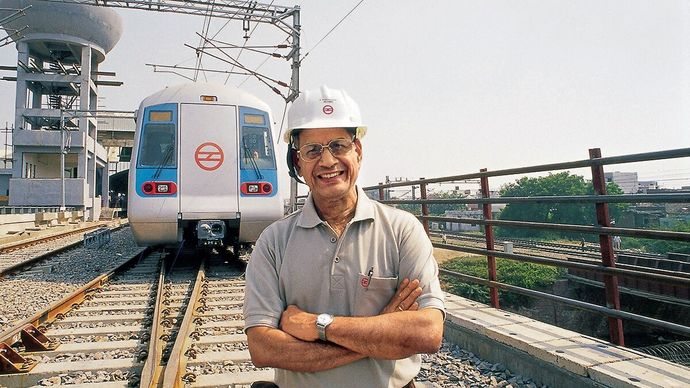 मेट्रो परियोजना के अगुआ के रूप में जाने गए ई. श्रीधरन सितंबर 2002 में एक साइट पर