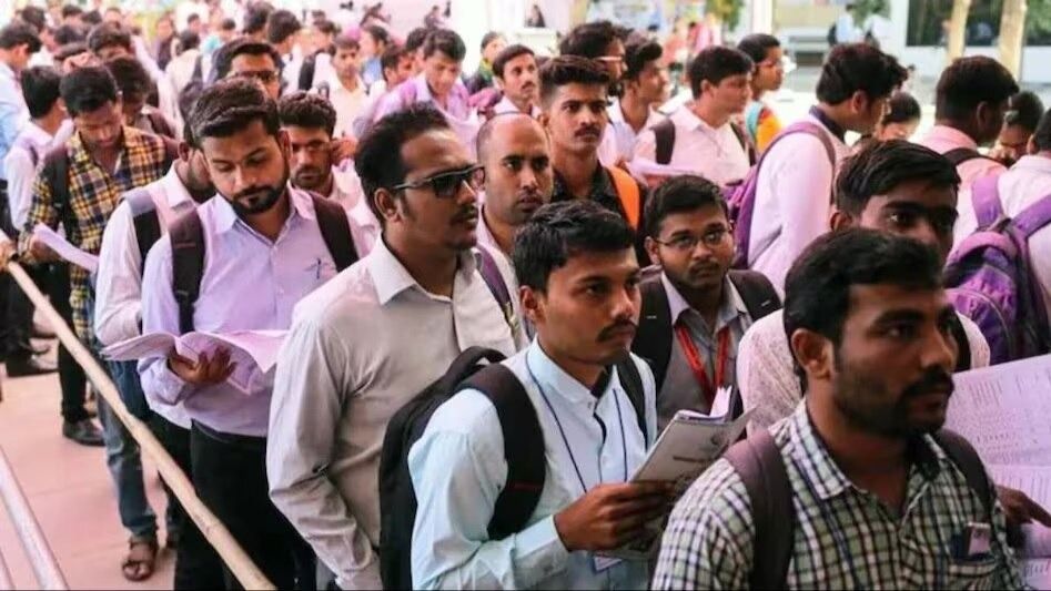 देश में पहले से ही बेरोजगारी दर बेतहाशा बढ़ी हुई है