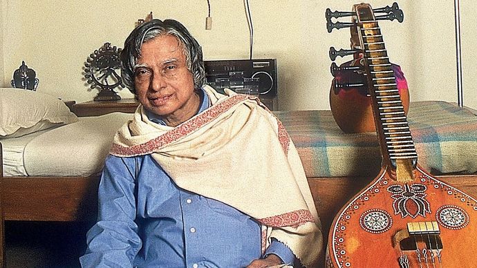 पूर्व राष्ट्रपति और अग्नि- I के पीछे का दिमाग माने जाने वाले डॉ. ए.पी.जे. अब्दुल कलाम 1997 में दिल्ली के अपने आवास पर