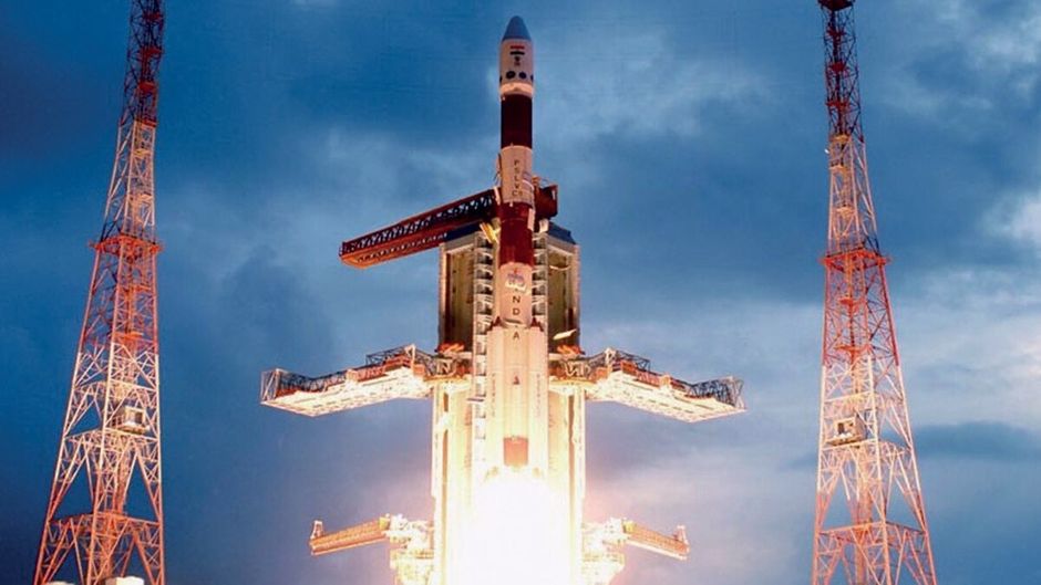 22 अक्तूबर, 2008 को श्रीहरिकोटा में एक पीएसएलवी रॉकेट चंद्रयान-1 को आकाश में ले जाता हुआ