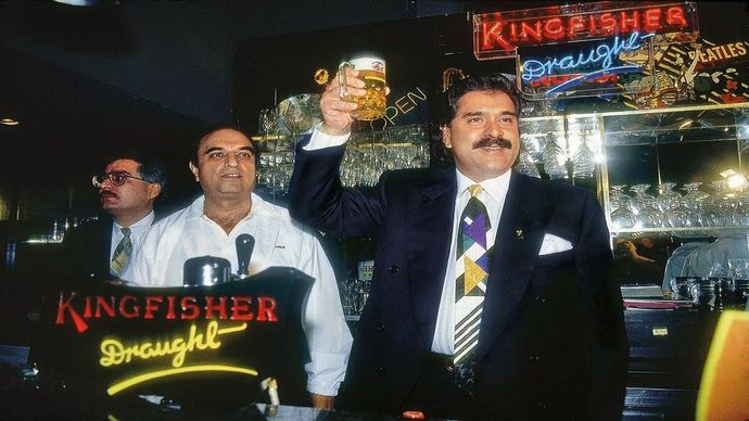 किंगफिशर ड्रॉट बीयर के लॉन्च के दौरान किंगफिशर के चेयरमैन और सीईओ विजय माल्या (बिजनेस, न्यूज पोर्ट्रेट)