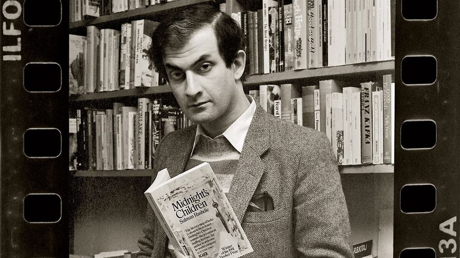 जादूगर रुश्दी अपने बुकर विजेता उपन्यास मिडनाइट्स चिल्ड्रन के साथ, 1982