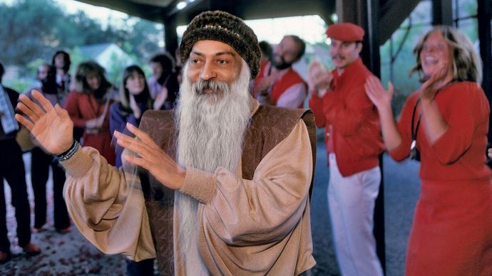 ओरेगन कम्यून में 1985 में अपने शिष्यों के साथ ओशो