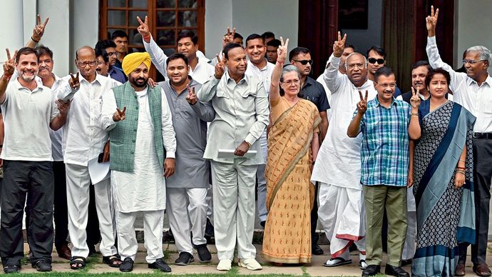 लोकसभा चुनाव के नतीजों से पहले 1 जून को नई दिल्ली में एक बैठक के बाद इंडिया गठबंधन के नेता