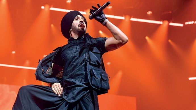 दिलजीत दोसांझ 19 सितंबर को पेरिस में अपने एक शो के दौरान