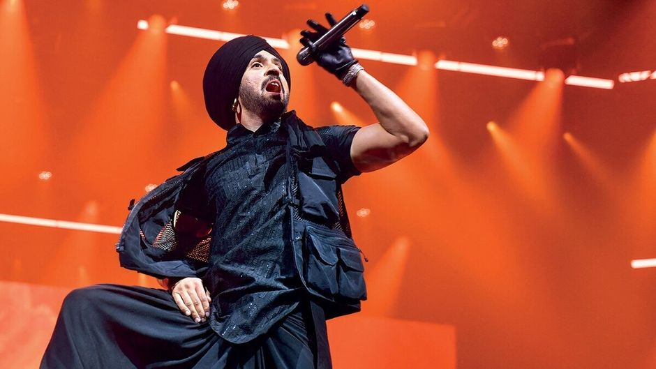 दिलजीत दोसांझ 19 सितंबर को पेरिस में अपने एक शो के दौरान