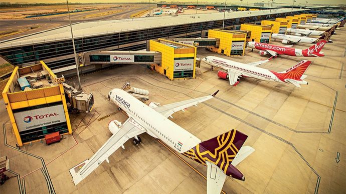 दिल्ली के इंदिरा गांधी अंतरराष्ट्रीय हवाई अड्डे पर विमान